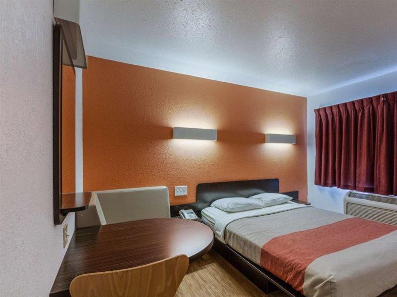 Motel 6-Oshkosh, Wi Екстериор снимка