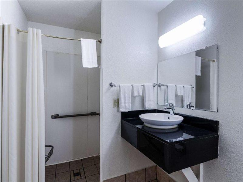 Motel 6-Oshkosh, Wi Екстериор снимка