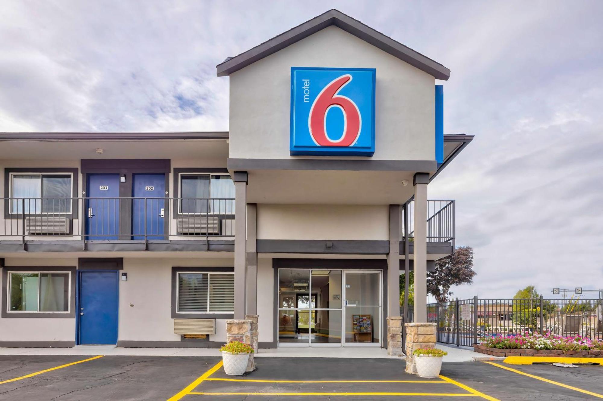 Motel 6-Oshkosh, Wi Екстериор снимка
