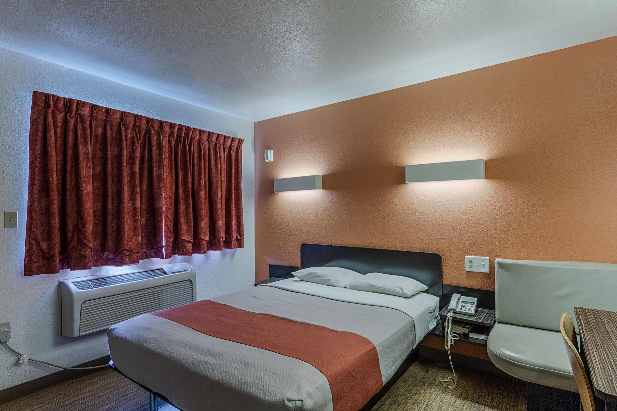 Motel 6-Oshkosh, Wi Екстериор снимка