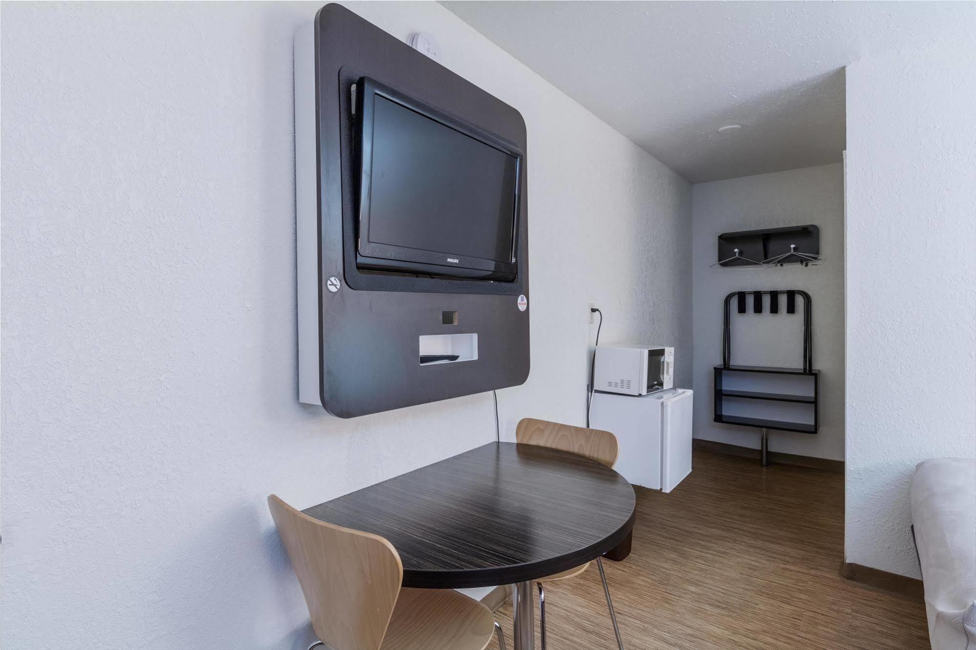 Motel 6-Oshkosh, Wi Екстериор снимка