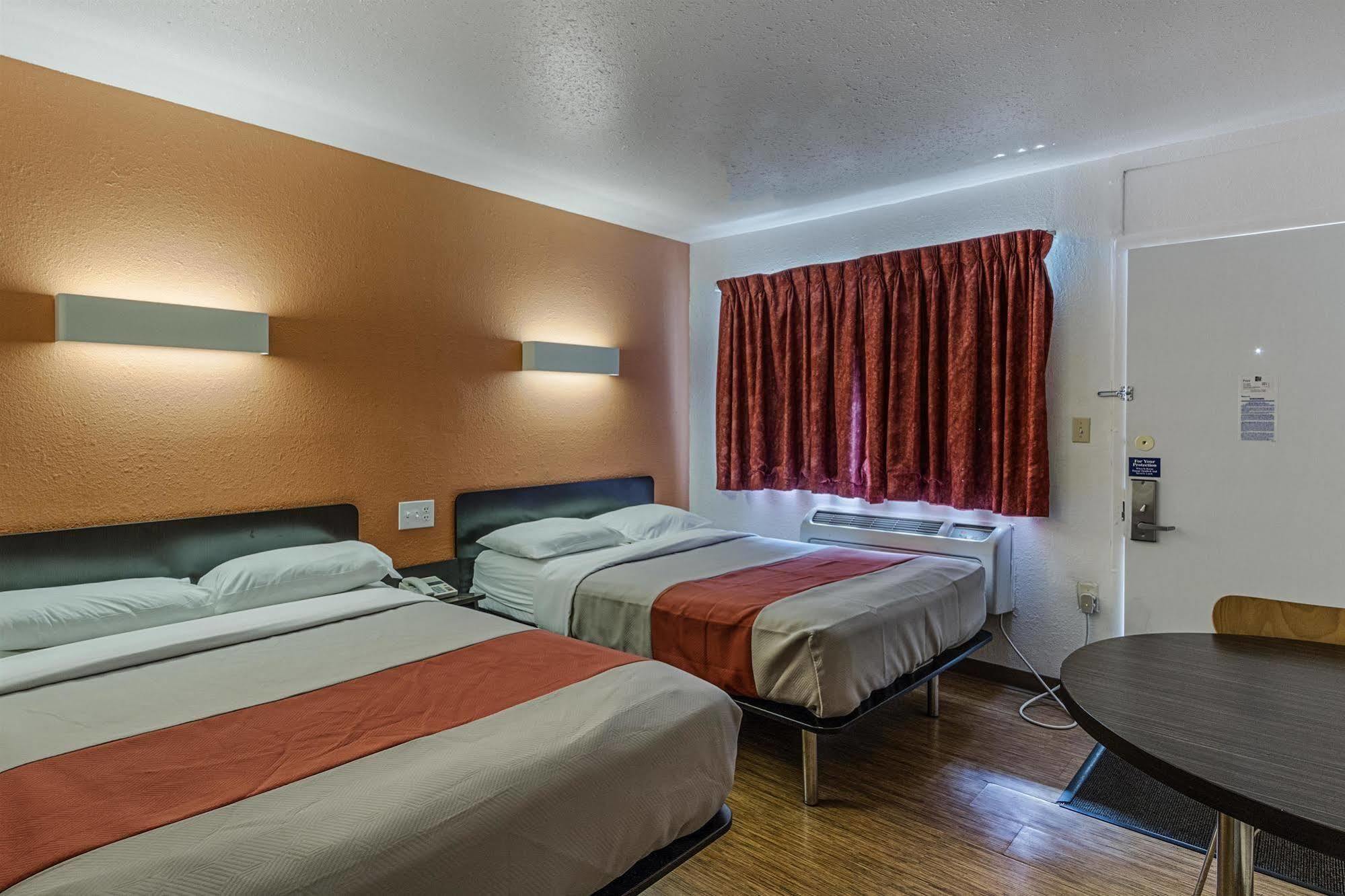 Motel 6-Oshkosh, Wi Екстериор снимка