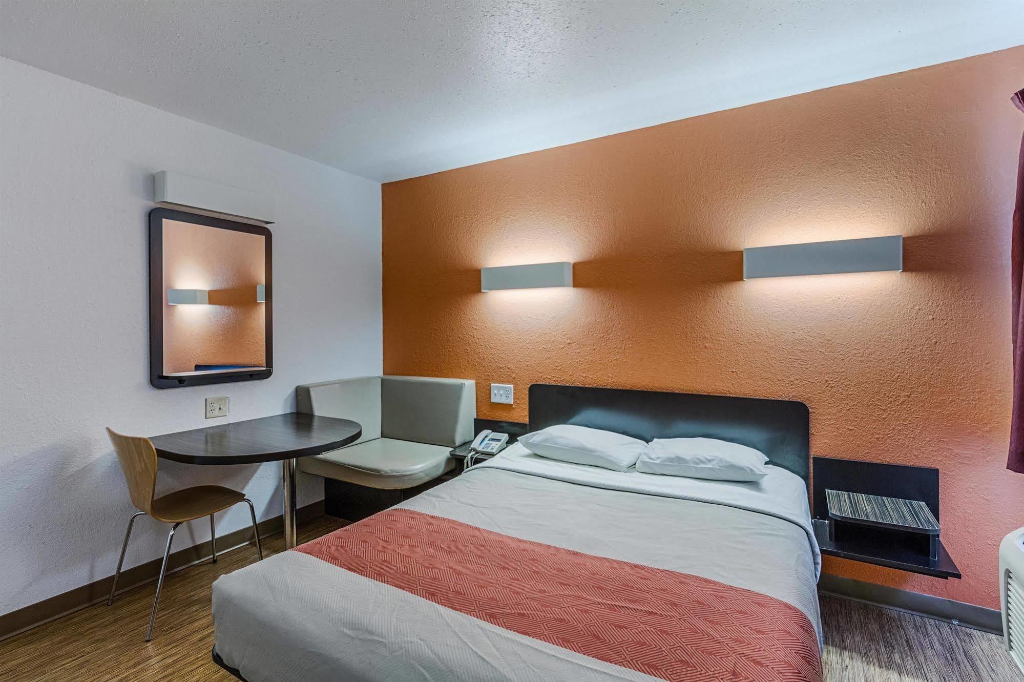 Motel 6-Oshkosh, Wi Екстериор снимка
