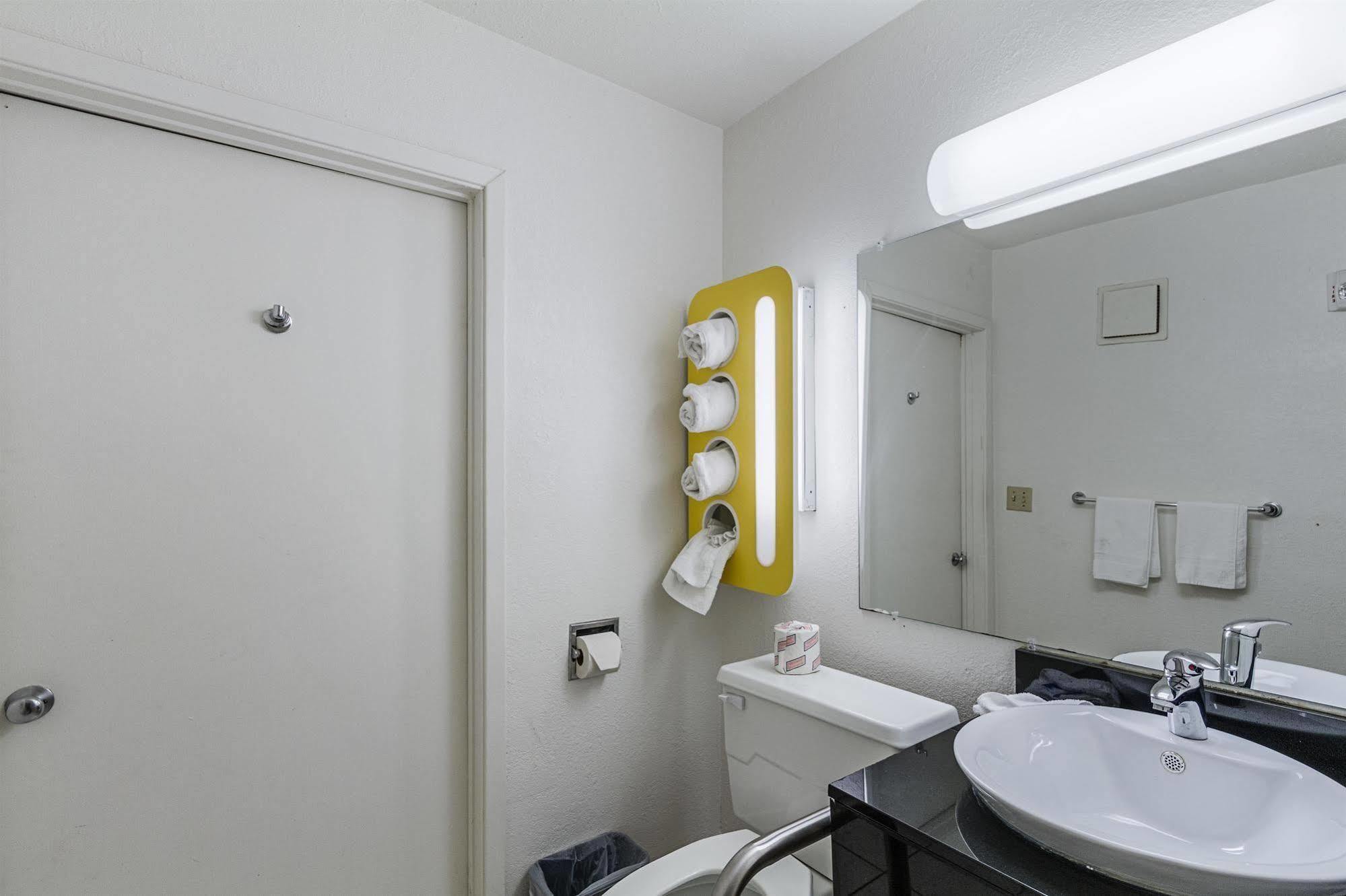 Motel 6-Oshkosh, Wi Екстериор снимка