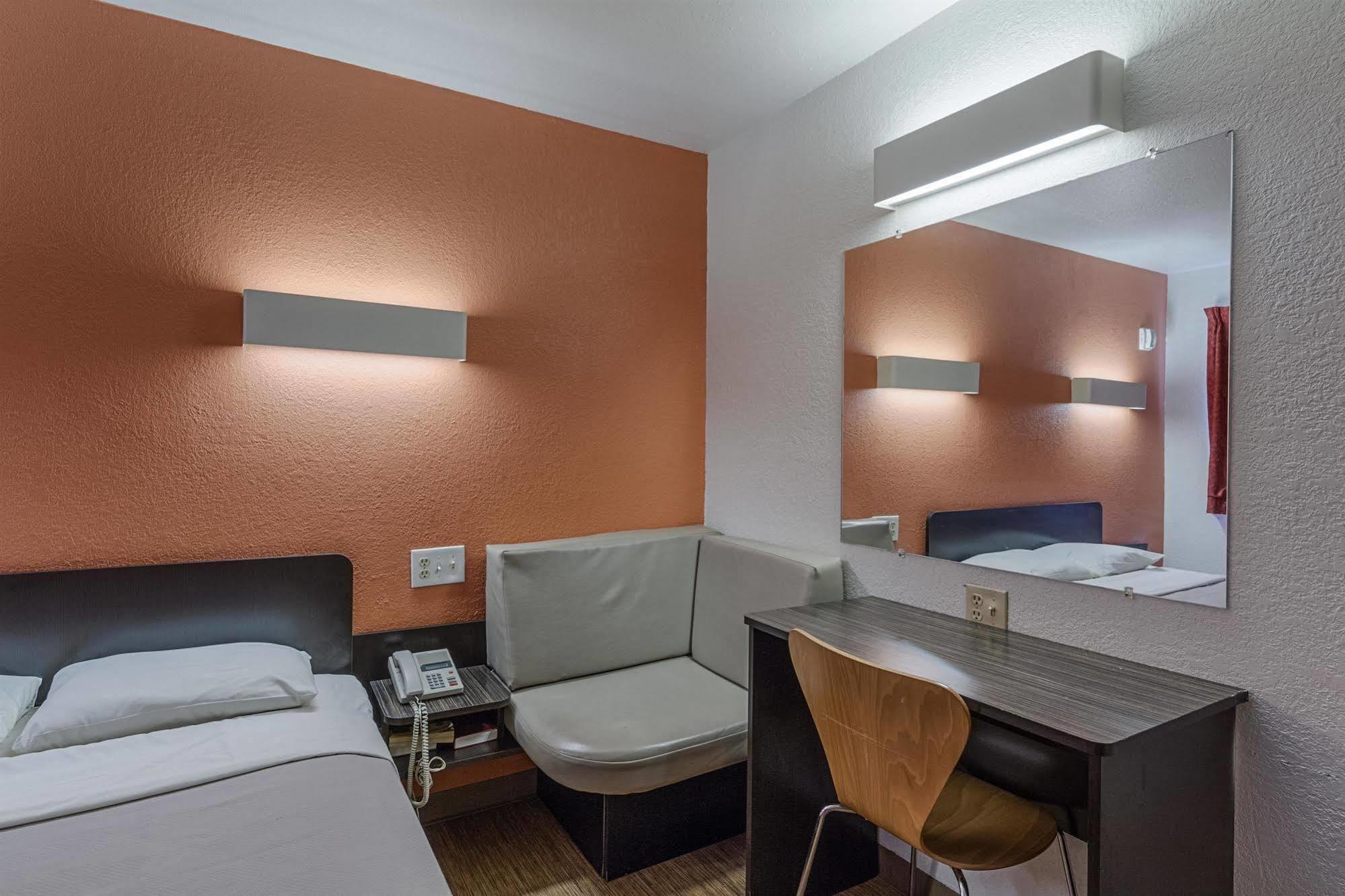 Motel 6-Oshkosh, Wi Екстериор снимка