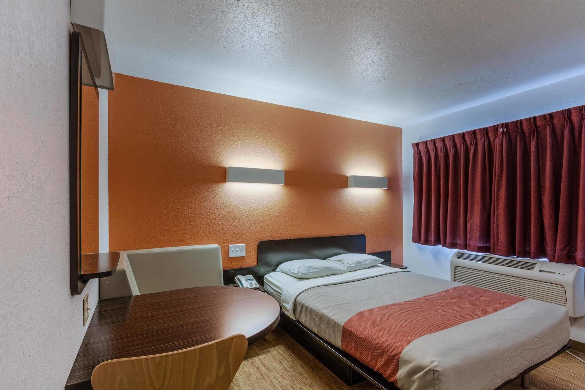 Motel 6-Oshkosh, Wi Екстериор снимка