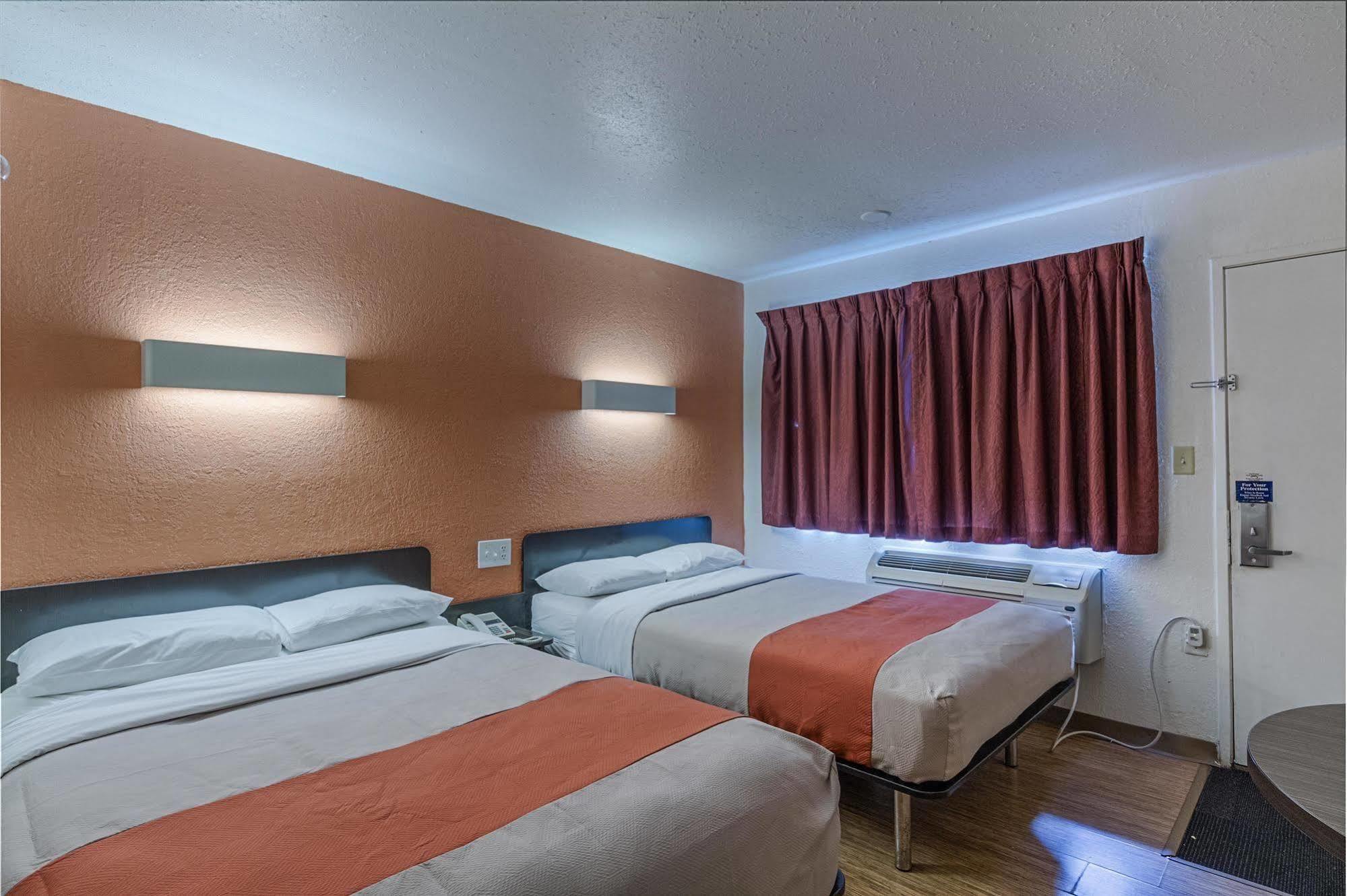 Motel 6-Oshkosh, Wi Екстериор снимка
